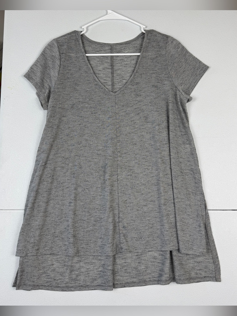 Decree Tunic Top Womens M Medium Gray Short Sleeves Side Slits‎